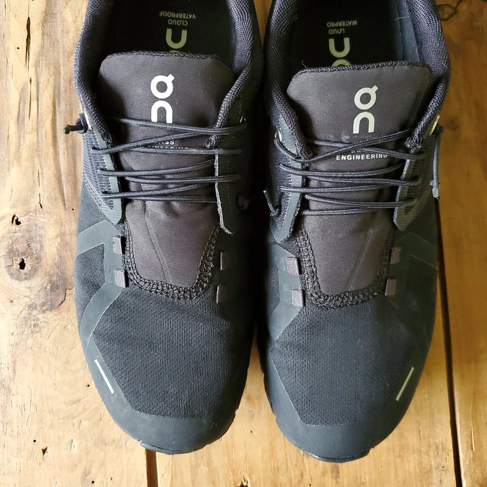 On Running Cloud 5 Waterproof all Black Men's Sneaker Size 8.5